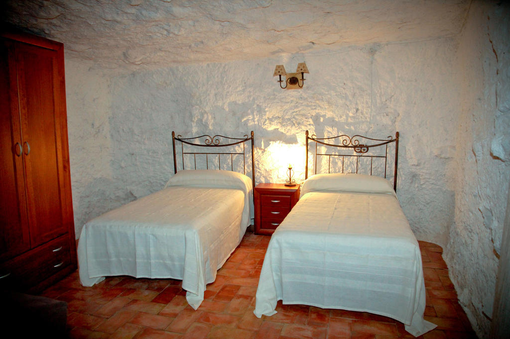 Casa Rural La Bodeguilla Alcala del Jucar Pokoj fotografie