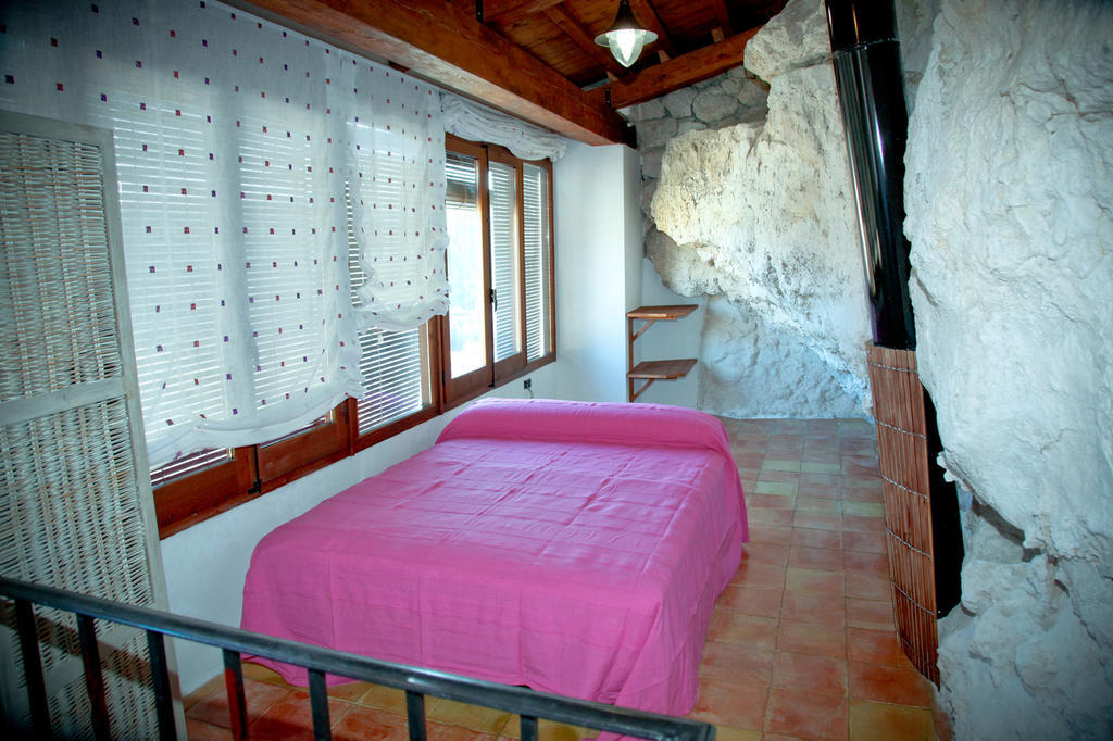 Casa Rural La Bodeguilla Alcala del Jucar Pokoj fotografie